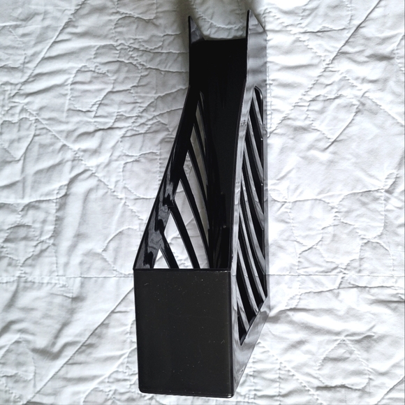 3/$15 🌸 2.25" Magazine Rack - Picture 2 of 5